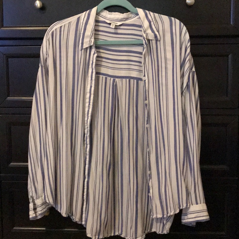 Express Oversized Button-Up Shirt - Picture 2 of 5
